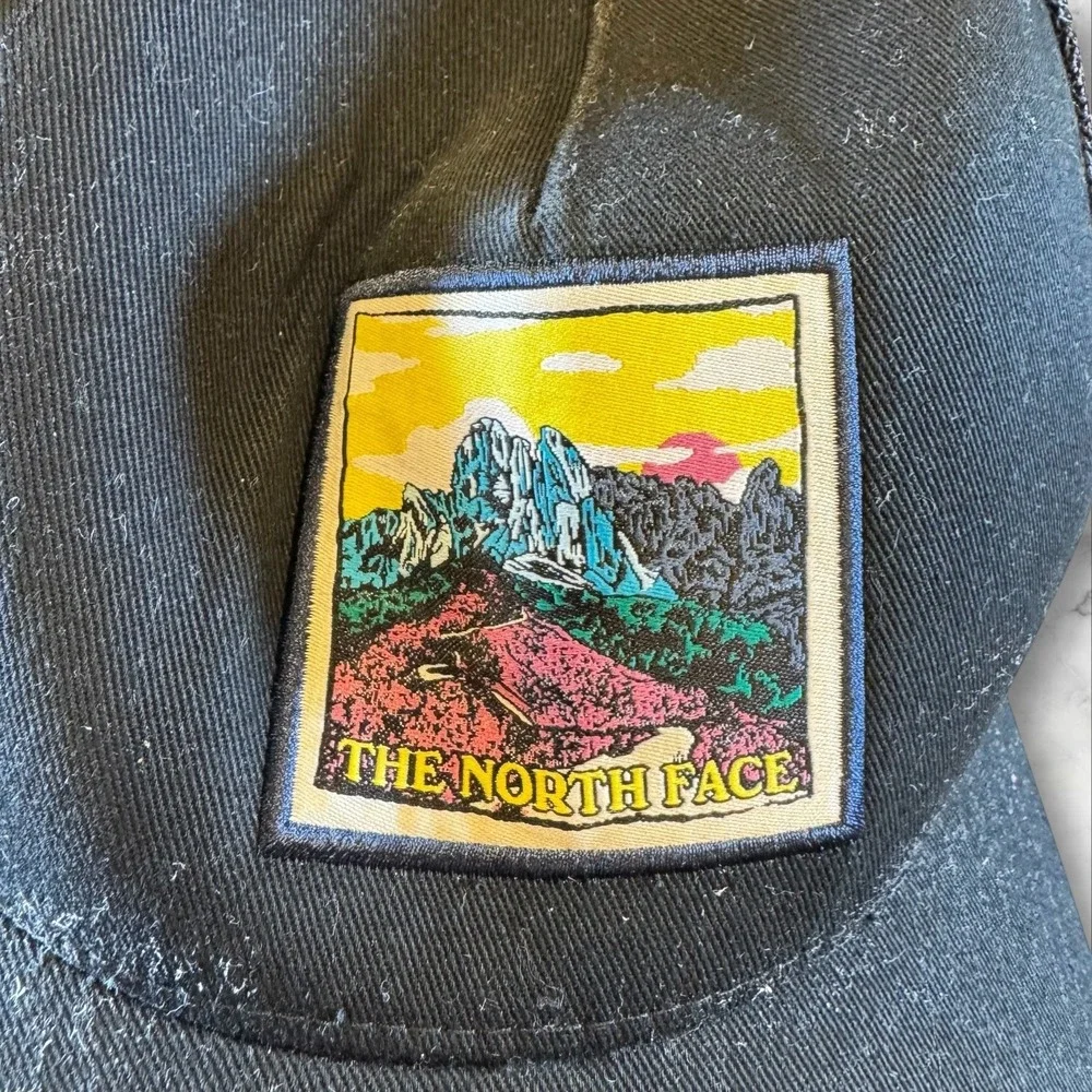 The North Face Black Mesh‎ Trucker Hat Graphic Patch Outdoor Adventure